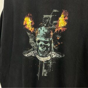 Disney Pirates Of The Caribbean T Shirt XL Sailors Grave